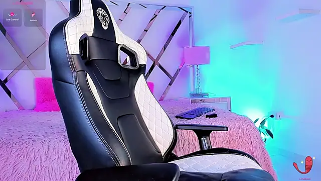 Snapshot of thanier_18 chatting on 03-13-26, 07:20 thanier 18 online show from 03-13-26, 07:20