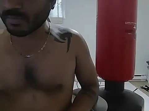 Snapshot of DaggerTie chatting on 07-21-26, 05:15 DaggerTie online show from 07-21-26, 05:15