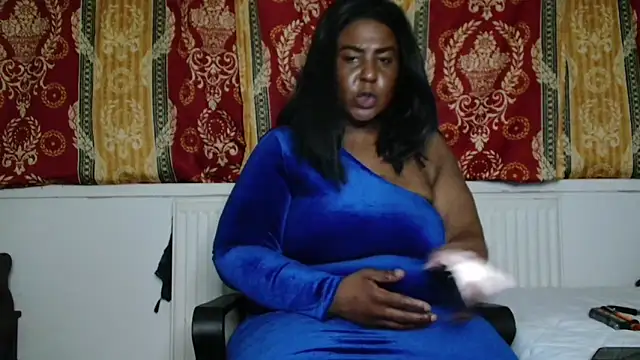 Snapshot of CurvySashia chatting on 04-11-26, 11:42 CurvySashia online show from 04-11-26, 11:42