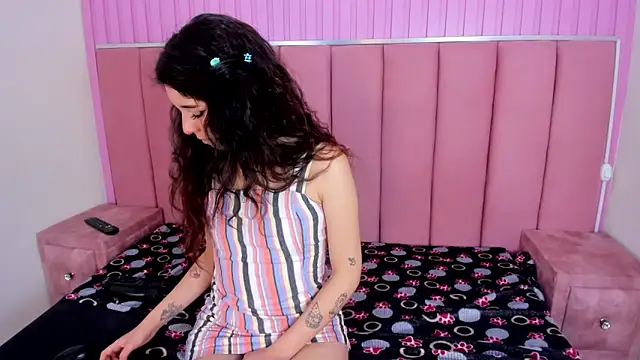 LunaSmithly online show from 04-25-26, 03:42