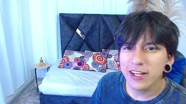 Snapshot of nikoo_18 chatting on 02-24-26, 01:42 nikoo 18 online show from 02-24-26, 01:42