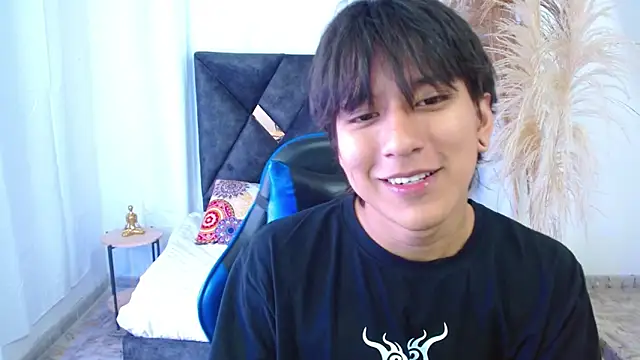 Snapshot of nikoo_18 chatting on 02-26-26, 01:32 nikoo 18 online show from 02-26-26, 01:32