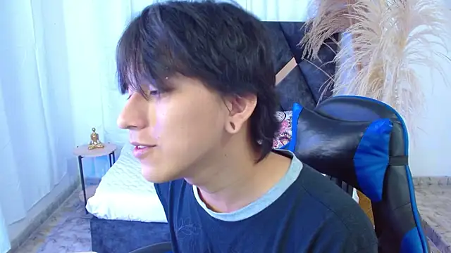 Snapshot of nikoo_18 chatting on 02-27-26, 01:33 nikoo 18 online show from 02-27-26, 01:33