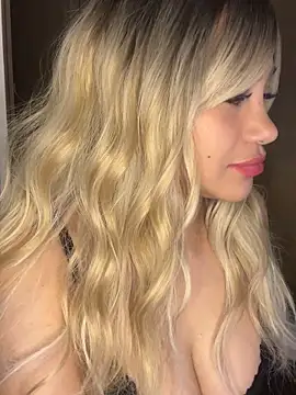 Snapshot of JulietaRous chatting on 03-14-26, 03:45 JulietaRous online show from 03-14-26, 03:45