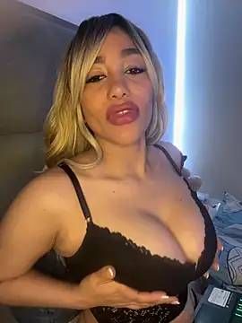 Snapshot of JulietaRous chatting on 03-16-26, 01:37 JulietaRous online show from 03-16-26, 01:37