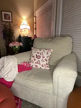 Snapshot of mooviebaby chatting on 02-19-26, 07:15 mooviebaby online show from 02-19-26, 07:15