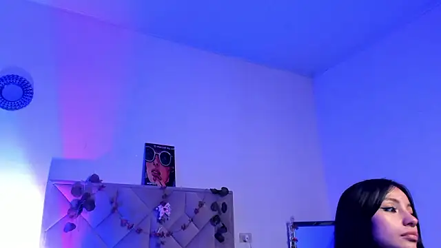 Snapshot of Chloe_Miller_2 chatting on 03-07-26, 06:32 Chloe Miller 2 online show from 03-07-26, 06:32