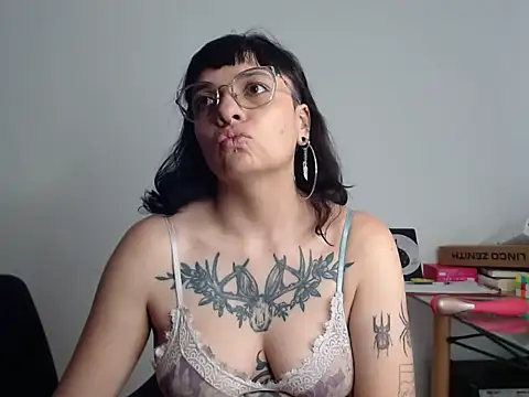 Snapshot of LanaGodard chatting on 03-05-26, 03:52 LanaGodard online show from 03-05-26, 03:52