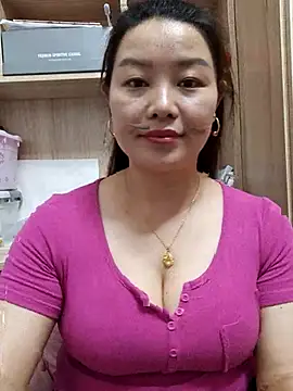Snapshot of Jennie_dogy chatting on 06-21-26, 05:10 Jennie dogy online show from 06-21-26, 05:10