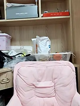 Snapshot of Jennie_dogy chatting on 07-18-26, 01:37 Jennie dogy online show from 07-18-26, 01:37