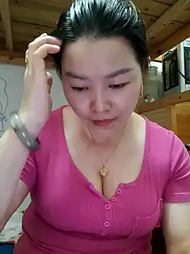 Snapshot of Jennie_dogy chatting on 07-25-26, 02:42 Jennie dogy online show from 07-25-26, 02:42