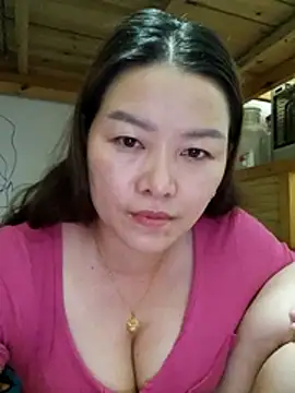 Snapshot of Jennie_dogy chatting on 07-25-26, 02:47 Jennie dogy online show from 07-25-26, 02:47