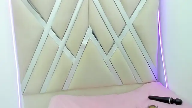 Snapshot of ninameduxx chatting on 02-28-26, 04:13 ninameduxx online show from 02-28-26, 04:13