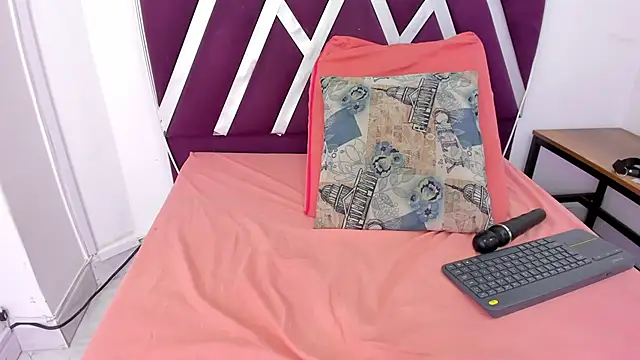 Snapshot of ninameduxx chatting on 04-09-26, 06:19 ninameduxx online show from 04-09-26, 06:19