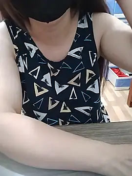 LiilyZi online show from 06-18-26, 04:55