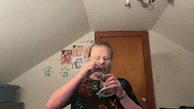 Snapshot of RaeganV chatting on 03-08-26, 11:52 RaeganV online show from 03-08-26, 11:52