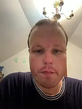 Snapshot of RaeganV chatting on 04-04-26, 12:31 RaeganV online show from 04-04-26, 12:31