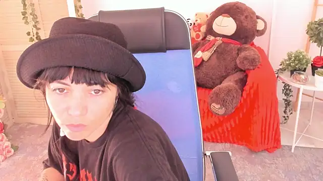 Snapshot of NeoGeisha chatting on 07-24-26, 03:37 NeoGeisha online show from 07-24-26, 03:37