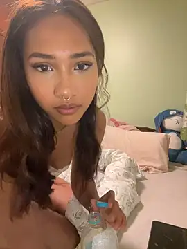 Snapshot of lyla_luv chatting on 03-04-26, 10:16 lyla luv online show from 03-04-26, 10:16