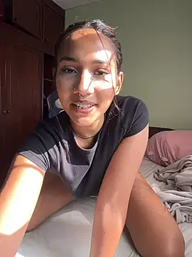 Snapshot of lyla_luv chatting on 03-26-26, 09:04 lyla luv online show from 03-26-26, 09:04