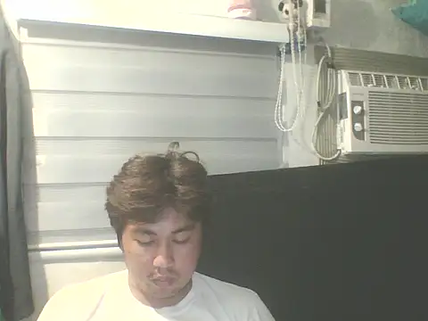 Snapshot of mattyXthridy chatting on 02-11-26, 11:37 mattyXthridy online show from 02-11-26, 11:37