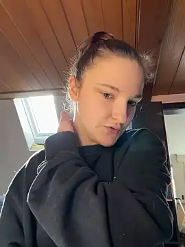 Snapshot of ViviLuu chatting on 03-12-26, 10:43 ViviLuu online show from 03-12-26, 10:43