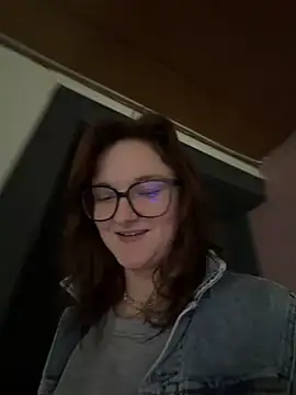 Snapshot of ViviLuu chatting on 03-13-26, 03:40 ViviLuu online show from 03-13-26, 03:40