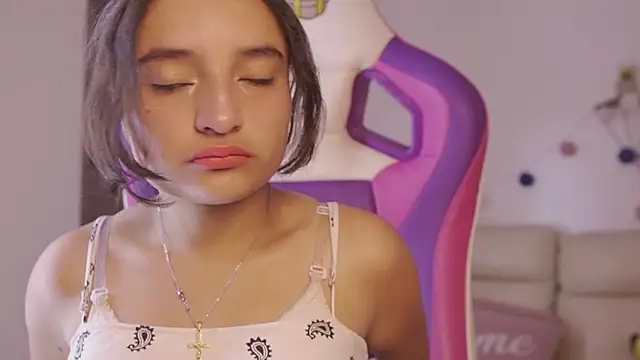  emily jonexs online show from 02-12-26, 08:59