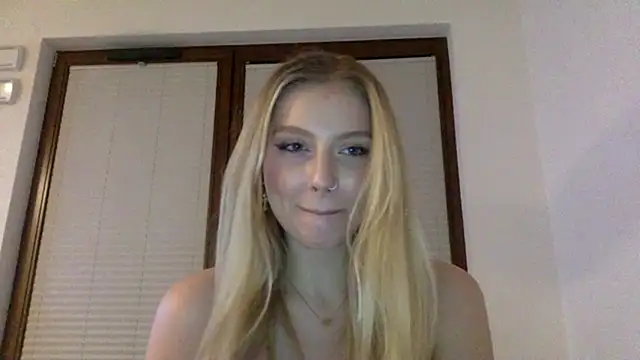 Snapshot of MayaWetDream chatting on 03-04-26, 09:10 MayaWetDream online show from 03-04-26, 09:10