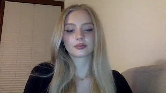 Snapshot of MayaWetDream chatting on 03-10-26, 07:19 MayaWetDream online show from 03-10-26, 07:19