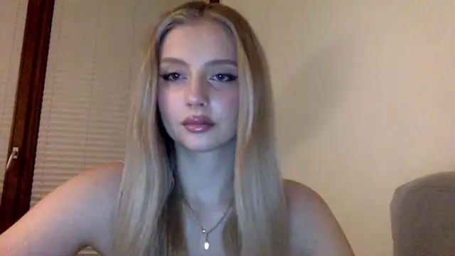 Snapshot of MayaWetDream chatting on 03-11-26, 07:09 MayaWetDream online show from 03-11-26, 07:09