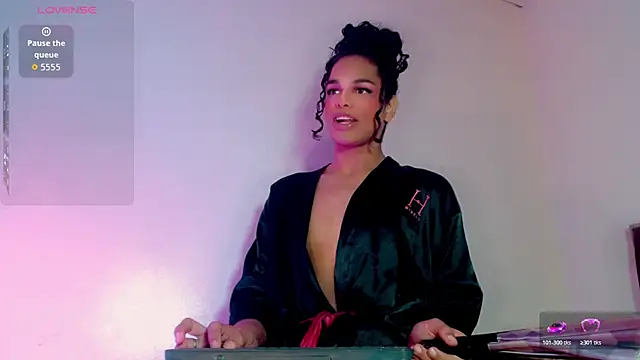 Snapshot of Zonce_shimer chatting on 02-14-26, 04:09 Zonce shimer online show from 02-14-26, 04:09