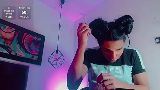 Snapshot of Zonce_shimer chatting on 02-20-26, 03:47 Zonce shimer online show from 02-20-26, 03:47