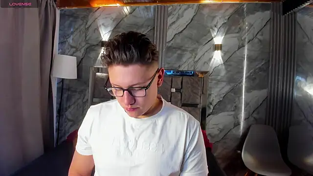 Manson and Zoe online show from 06-14-26, 11:34