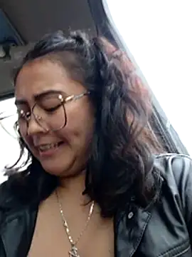 Snapshot of Mari-98 chatting on 02-05-26, 07:29 Mari-98 online show from 02-05-26, 07:29