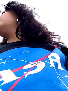 Snapshot of Mari-98 chatting on 02-16-26, 07:32 Mari-98 online show from 02-16-26, 07:32