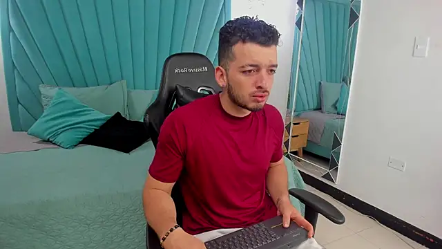 Snapshot of Logan_Wolf-js chatting on 03-20-26, 12:10 Logan Wolf-js online show from 03-20-26, 12:10