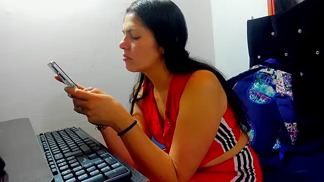 Snapshot of ari_le chatting on 02-09-26, 04:00 ari le online show from 02-09-26, 04:00