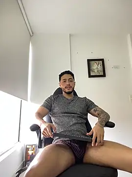 Snapshot of MattiaDupont chatting on 03-11-26, 09:21 MattiaDupont online show from 03-11-26, 09:21