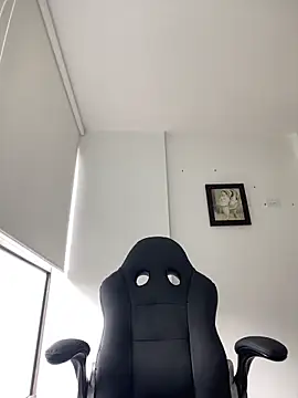 Snapshot of MattiaDupont chatting on 03-12-26, 09:21 MattiaDupont online show from 03-12-26, 09:21