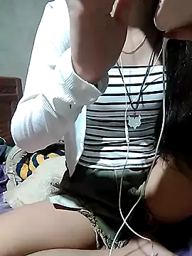 Snapshot of DoliceGirl2k chatting on 04-07-26, 11:15 DoliceGirl2k online show from 04-07-26, 11:15