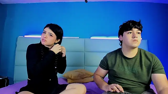 Snapshot of EmilyAndAndrew chatting on 02-10-26, 03:43 EmilyAndAndrew online show from 02-10-26, 03:43