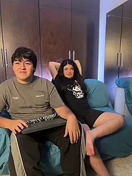 Snapshot of EmilyAndAndrew chatting on 02-15-26, 03:36 EmilyAndAndrew online show from 02-15-26, 03:36