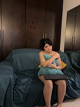 Snapshot of EmilyAndAndrew chatting on 02-20-26, 06:26 EmilyAndAndrew online show from 02-20-26, 06:26