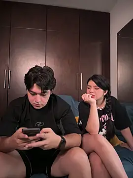 Snapshot of EmilyAndAndrew chatting on 03-01-26, 04:25 EmilyAndAndrew online show from 03-01-26, 04:25