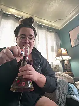 Snapshot of kayleighgirl chatting on 04-04-26, 12:13 kayleighgirl online show from 04-04-26, 12:13