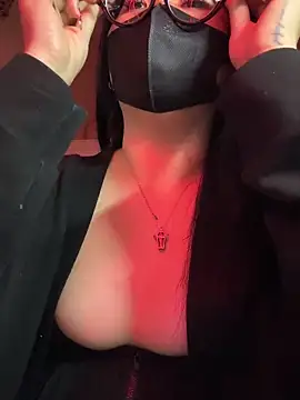 Snapshot of HaleyKin chatting on 03-10-26, 04:23 HaleyKin online show from 03-10-26, 04:23