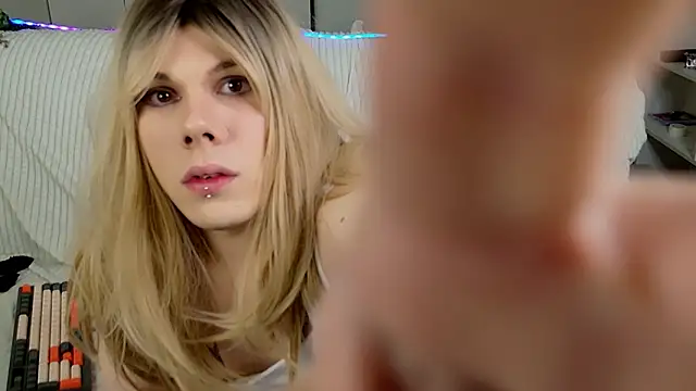 Snapshot of SnezanaLive chatting on 03-01-26, 08:44 SnezanaLive online show from 03-01-26, 08:44