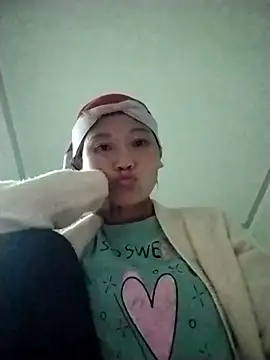 Snapshot of sen1199 chatting on 03-15-26, 10:32 sen1199 online show from 03-15-26, 10:32