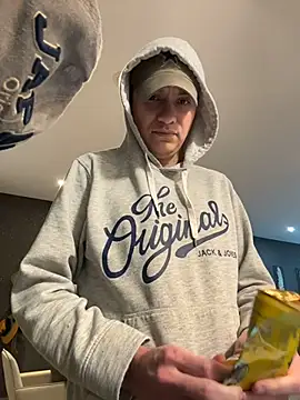 Snapshot of patbass7 chatting on 02-06-26, 12:15 patbass7 online show from 02-06-26, 12:15